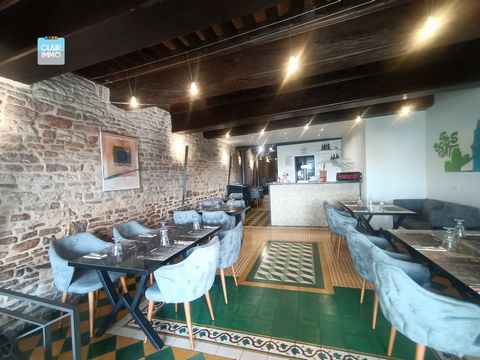 A MACON EN BOURGOGNE RESTAURANT DE 300 M&#178; AVEC TERRASSE