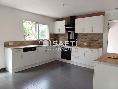Située dans la charmante commune de Privezac , cette maison de plain-pied construite en 2018 offre un cadre de vie paisible et familial.