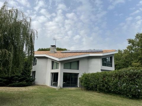 Propriété avec maison d'architecte plus une maison bois