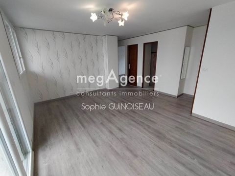 Appartement T5 - 4 chambres - Balcon - Cave - Parking - Cholet proche centre.