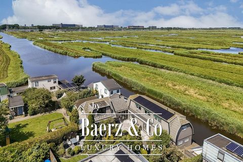 Westerstijfselmakerspad 20 B te Oostzaan Bel nu voor het maken van een afspraak of voor het opvragen van een brochure van deze zeer fraai in het Oostzaanse polderlandschap gelegen woonark! Maar liefst 182m² woonoppervlak met prachtig weids uitzicht e...