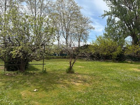 TERRAIN 784m²
