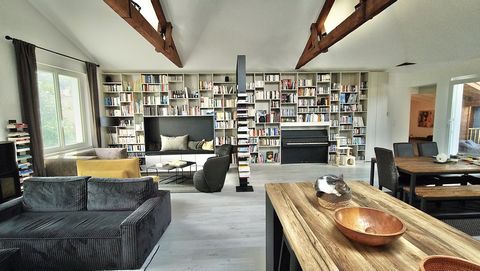 Maison de ville unique avec esprit loft et garage -Proximité des commerces et plages de Biarritz.