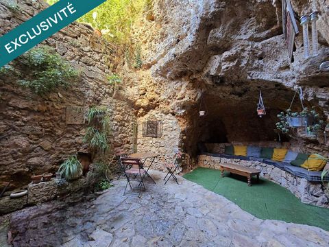 Maison atypique avec cour intérieure dans la roche