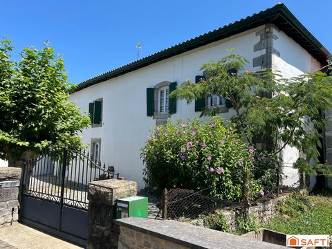 Cette belle demeure ancienne de 1825 offre un cadre de vie authentique, calme et verdoyant. Edifiée sur un terrain de 600 m2, la maison développe un fort potentiel. La maison est habitable en l'état mais offre aussi un beau potentiel d'aménage...