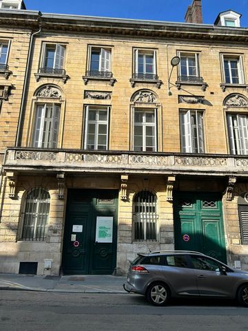 Appartement atypique en triplex situé au cœur historique de Rouen.