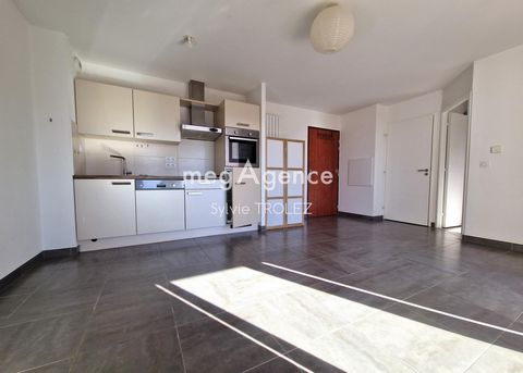 Appartement T2 proche mer et commerces, avec balcon et stationnement!