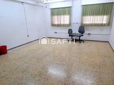 Unique opportunity! Naya for sale of 45 square meters, with bathroom and air conditioning. Privileged location: near the Red Cross, with easy access and visibility. Ideal for: business, office or office, with comfort and functionality. Advantages: - ...
