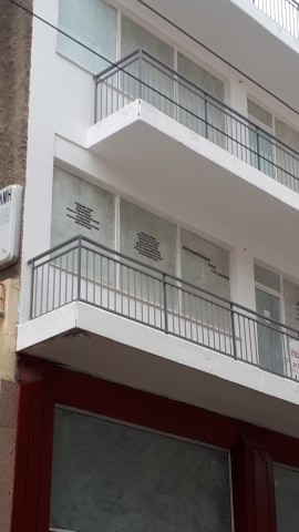 Piraeus, Building For Sale, 470 sq.m., Property Status: Partial renovation Needs, Building Year: 1980, Features: Elevator, Balconies, For Investment, Airy, Roadside, Bright, On Highway, Distance from: Airport (m): 45000, Seaside (m): 3500, Price: 380...