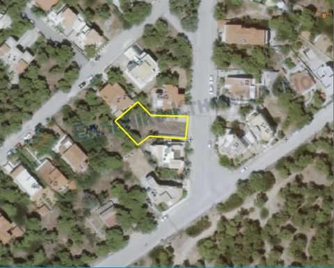 For sale land of 468.22 sq.m. in Rafina.  It is within a city plan,  the building factor is 0.40 , coverage rate 20%. This area of Rafina is known as Maríkes because it is next to the homonym beach just 300 meters away. It is a 5-minute drive from th...