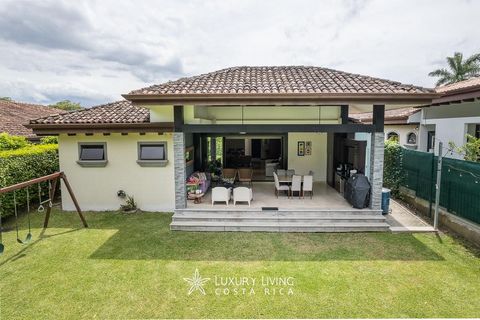 La Libélula This beautiful one-story house has a very convenient distribution where the social area is divided from the bedroom area, when entering the back you can see the green of the garden, which gives a feeling of spaciousness and freshness. Mov...
