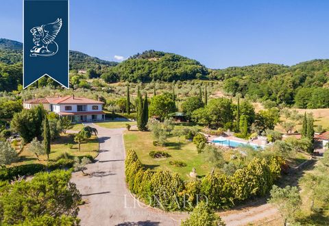 On the hills of the Monferrato, near the city of Prato, there is this luxury villa with swimming pool up for sale. This two-floored villa sprawls over 450 m² and is girdled by a very well-preserved 4,000 m² large garden. It can be entered through a b...