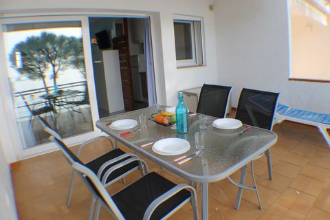 Het appartement staat in Catalaans Roses met uitzicht over de zee, een Spaanse gemeenschap in de provincie Gerona, Catalonia. Het appartement staat in een mooie wijk direct bij de zee, 2km van de stad, 10m van het zandstrand, 100m van de supermarkt, ...