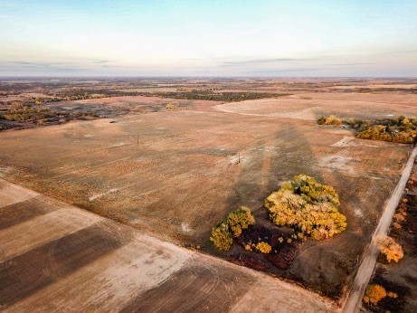 Location: Located in Stafford County, 8 miles south of St. John, KS, and two miles west of Kansas Highway 281. Legal Description: SE4 of S07, T25, R13, Acres 147+/- in Stafford County Closest Town: St. John LandMultiple rubs and scrapes were noticed ...