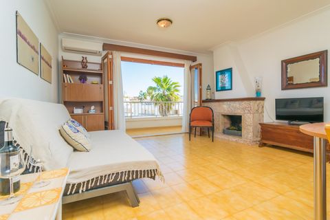 Vlakbij het centrum in Port d'Alcudia en met direct uitzicht op het kanaal vanuit de zee, biedt dit appartement voor 4 personen het nodige comfort voor een rustige strandvakantie. Het gezellige terras van 10 m2 van dit appartement, gelegen op de twee...