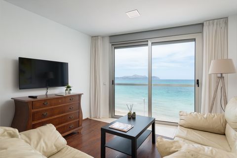 Wake up every day with the sound of the waves! This apartment in Can Picafort with sea views is ideal for 4 people. This apartment is on the second floor without elevator. A roof terrace has astonishing views over Alcúdia Bay and features a table wit...