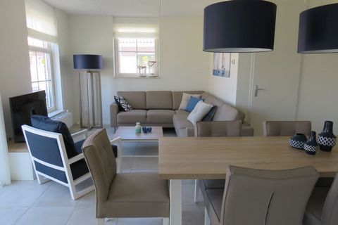 These luxury, detached, 12-person holiday homes at the Poort Van Amsterdam Resort are all located along the water and are available in two different layouts. The first type is called the Westertoren (NL-1154-06). This is built in a style typical of t...