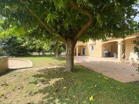 Between Les Alpilles and Arles, located on the edge of the green countryside, in a very quiet area, come and discover this beautiful house with modern lines offering about 180 m2, a spacious entrance hall, large bright living room to the south with b...