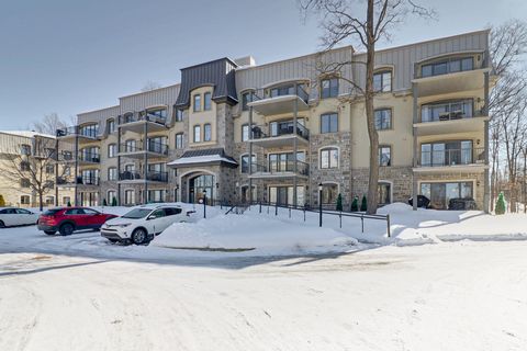 Located on the garden level, beautiful corner unit with views of the woodland. This high-end condo with a superior finish (O'gee, luxury woodwork + molding, LOCK Mercier oak floor, polyester cabinets, Paris stone backsplash, electric fireplace with 3...