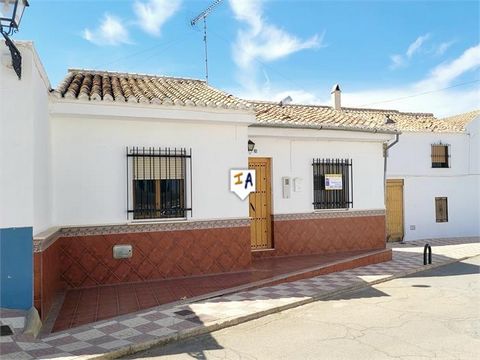 Gelegen in de populaire stad Mollina in de provincie Malaga, Andalusië, Spanje. Deze mooie, gemakkelijke woonkamer met 3 slaapkamers. De gelijkvloerse chaletwoning ligt op slechts een korte loopafstand van het kerkplein en alle lokale voorzieningen i...