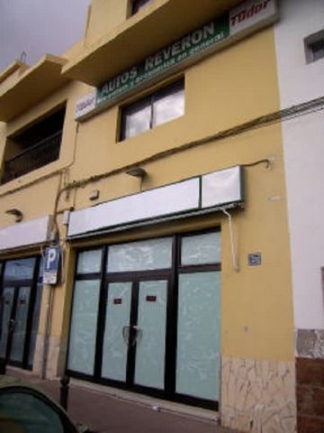 Commercial premises located in the municipality of Arona, in the province of Santa Cruz de Tenerife. It has a constructed area of approximately 177 m2. It is located in the heart of the city, which has all the services, such as supermarkets, bank bra...
