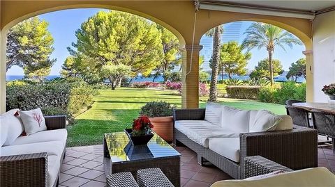 Luxury ground floor apartment with garden in residential complex, Spacious house of 260m2 approx., spacious living room of 60m2, fitted kitchen, utility room, 3 double bedrooms, 3 bathrooms en suite, toilet, marble floors, double glazing, air conditi...
