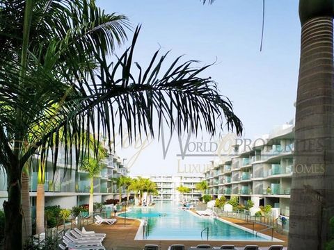 Luxury World Properties freut sich, eine Wohnung in der Wohnanlage Las Olas in Palm Mar anbieten zu können. Die Wohnung befindet sich im Erdgeschoss, hat eine Wohnfläche von 85 m2 und verfügt über ein Wohn-Esszimmer, eine offene Küche, 2 Schlafzimmer...