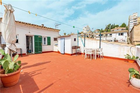Building with ground floor, apartment and penthouse in El Terreno area. This building has an area of approximately 274m2 and is distributed on a ground floor with patio/garden of approximately 45m2, 3 bedrooms, living room, kitchen, bathroom. Ground ...
