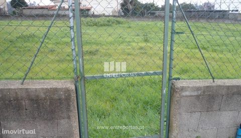 Plot of land for sale, for construction of a townhouse. Good hits. Overthe wall. Ref.: MC07219 FEATURES: Land Area: 207 m2 Area: 207 m2 Used Area: 207 m2 Energy Efficiency: Exempt ENTREPORTAS Founded in 2004, the ENTREPORTAS group with more than 15 y...
