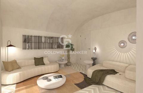 In Peschiera del Garda, directly from the builder, we offer for sale a completely renovated apartment nearing completion. The apartment, part of a building dating back to 1800, has an independent entrance from the small private garden of approximatel...