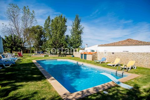 Fantastic seven bedroom farm in the council of Lagoa! Set on a plot of 21,832 m², with a swimming pool, green spaces, leisure- and snooker area, the property offers an excellent possibility of financial return, as it has a license for local accommoda...