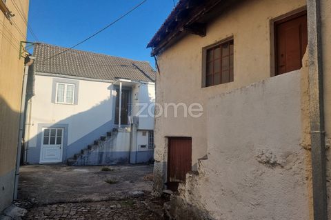 Property ID: ZMPT562096 House (semi-detached) T2+1, with 2 floors. Ground floor - Bedroom, bathroom, a lounge and a ruined rear room. 1st floor - Two bedrooms, bathroom, kitchen, dining room and living room. There is also a patio with 46 m2, and an a...