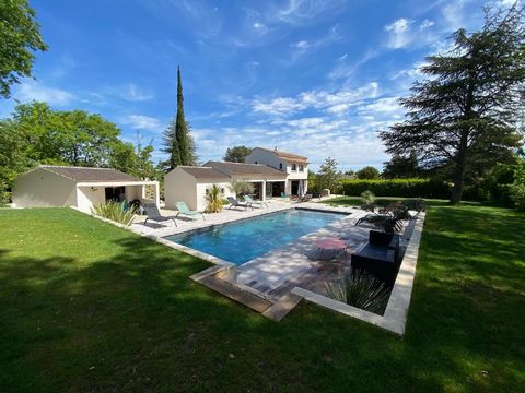 Holiday house rental in Aix en Provence. Beautiful villa located near the city center of Aix en Provence in a secured residential area. Beautiful modern interiors and relaxing exteriors with large terraces and a 4x11m swimming pool. Ideal for people ...