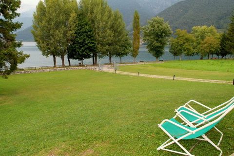 Gezellig appartement met 2 slaapkamers en een grote tuin direct aan het Lago di Ledro. Het meer wordt omgeven door bergen en heeft een bijzondere groenblauwe kleur. Het Ledromeer is natuurlijk ideaal voor watersporten als zeilen, windsurfen, kanoën e...