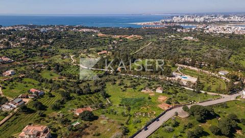 This fabulous plot with 4.690 sq m is located near the parish of Ferragudo, not far from several amenities such as restaurants, supermarkets, shops, amongst others. The nearest beaches are 15 minutes drive. It is an excellent investment plot with cou...