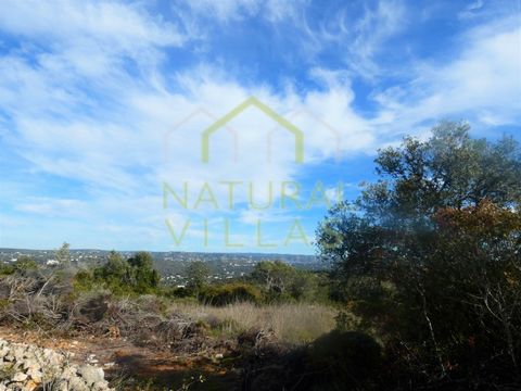 Rustikales Grundstück in einer ruhigen Gegend in Goldra, Santa Bárbara de Nexe an der Algarve. Das rustikale Anwesen verfügt über eine Gesamtgrundstücksfläche von 3.520 m2, die sich aus Ackerbau zusammensetzt. Es bietet einen atemberaubenden Panorama...
