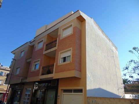 Spacious 3 bedroom apartment a few minutes walk from the beach for sale in Los Alcazares on the Mar Menor. The property consists of 3 large bedrooms all complete with fitted wardrobes and all accessed from the hallway of the property. There is one mo...