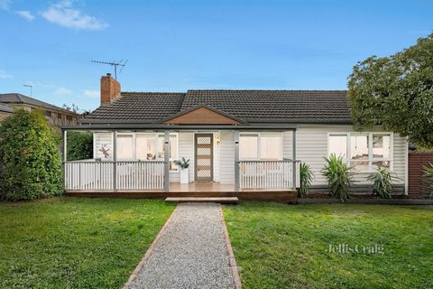 First home perfection or delightful downsizer with character appeal, this adorable weatherboard home will surprise with modern style and spacious interior. Single level with plenty of natural light and garden views, a three bedroom floorplan offers t...