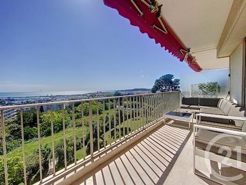 ANTIBES - PUY - EXCLUSIVE LISTING Located in one of the most sought-after neighborhoods of Antibes, this 3-room apartment offers a stunning view of the Mediterranean Sea, extending from Nice to Cap d'Antibes, including Fort Carré and Port Vauban. Wit...