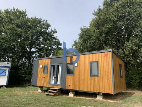 Sur la commune de Maché proche centre bourg avec multiples commerces de proximité et école maternelle/ primaire. Bleuet immobilier vous propose ce mobil' home composé d'un séjour avec cuisine ouverte, dans la cuisine vous trouverez plaque de cuisson ...