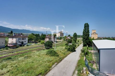 Unique Estates is pleased to present a newly built logistics center, located in the village of Elin Pelin Station, a preferred area for this type of activities. The property is in close proximity to a railway crossing and a main thoroughfare. The con...