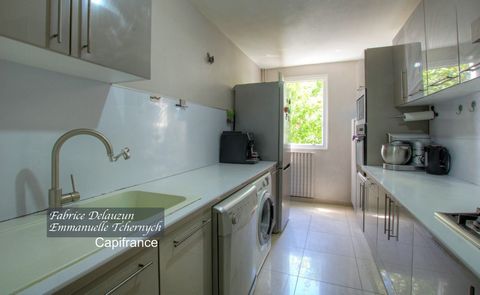 À saisir en exclusivité ! Découvrez ce charmant appartement T4 de 78,74 m² dans la très prisée résidence Saint-Félix à Istres. Ce bien lumineux se compose d'un séjour spacieux, de trois chambres confortables, d'une cuisine équipée moderne et d'une sa...