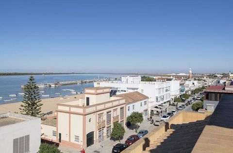 There will be no better way to start the day than having breakfast while contemplating the fantastic views of the Guadalquivir river, the Doñana reserve and the beach offered by the two terraces that are part of the apartment. In them you will find s...