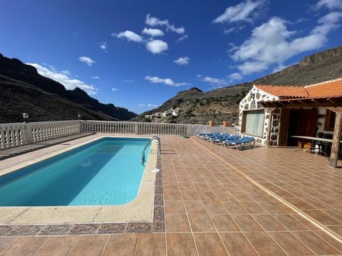 Investment Opportunity in Southern Gran Canaria We are pleased to present this unique investment offer: a rustic property with two registered houses, a huge garage, and a large green area, located in the south of Gran Canaria. Location and Surroundin...