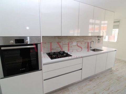 3 bedroom flat in the centre of Junqueiro Check-in on 01/11/2024 - VISITS ALREADY IN PROGRESS. Close to the beach and Pingo Doce, this flat located on the 2nd floor of a building WITHOUT lift, consists of: Living room and kitchen in open space, 1 Sui...