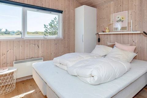 Gepflegtes Ferienhaus mit Whirlpool im Badezimmer. Erhielt 2024 eine neue und vergrößerte Terrassenfläche mit Badezuber für den Badespaß im Freien. Liegt in ruhiger, malerischer Umgebung, nur ca. 450 m vom Meer und Strand entfernt. Vom Haus und dem B...