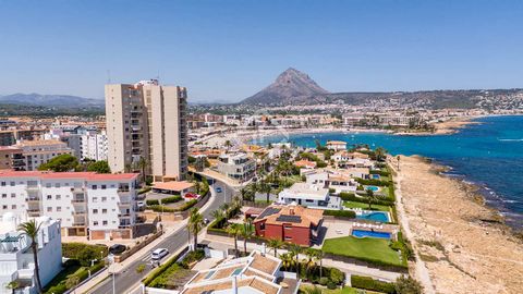 Nestled within a prime location, this recently renovated sea view apartment offers the perfect blend of modern luxury and coastal charm. Just a short stroll away from the beaches at the Arenal, and Cala Blanca, residents can enjoy the best of Javea's...