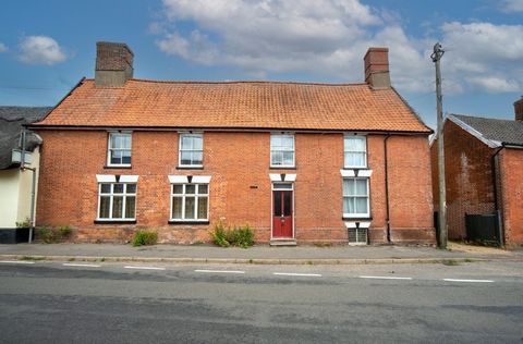 A Wonderful Opportunity Awaits. This is a wonderful opportunity to make this home your own. With some work to do, this Grade II Listed, 17th century, timber framed property has the potential for a stunning period renovation. Located in a sought-after...