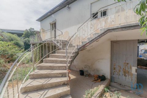 Quinta com terreno de grandes dimensões ao seu redor nos Carvalhos (freguesia de Pedroso, concelho de Vila Nova de Gaia). Esta quinta tradicional, inserida num terreno de 35000 m2,esteve muitos anos com produção e criação de gado. Nos últimos tempos ...