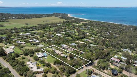 Situé dans un panorama de jardins pittoresques et d’eau bleue vive de Western Port Bay, « The Outlook » est une offre d’hébergement de courte durée à succès, offrant de nombreuses configurations et la possibilité alléchante de se détendre et de se re...